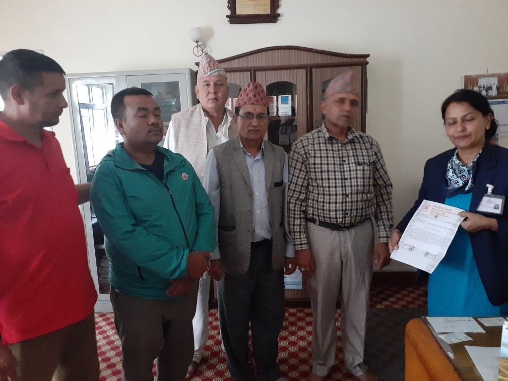 गाईको तस्वीर राखेकोमा प्रमुख पशु विकास अधिकृत डा. सिंहद्धारा क्षमा याचना