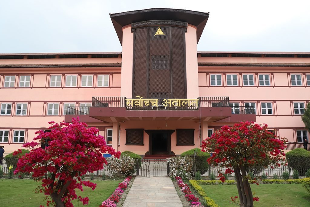 बिचौलियाको घेरामा न्यायालयमै हुन्छ न्याय किनबेच