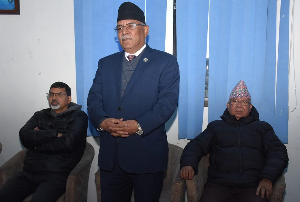 सरकारको विरोधमा आन्दोलन चर्किएपछि प्रचण्ड-माधव नेपाल गम्भीर छलफलमा