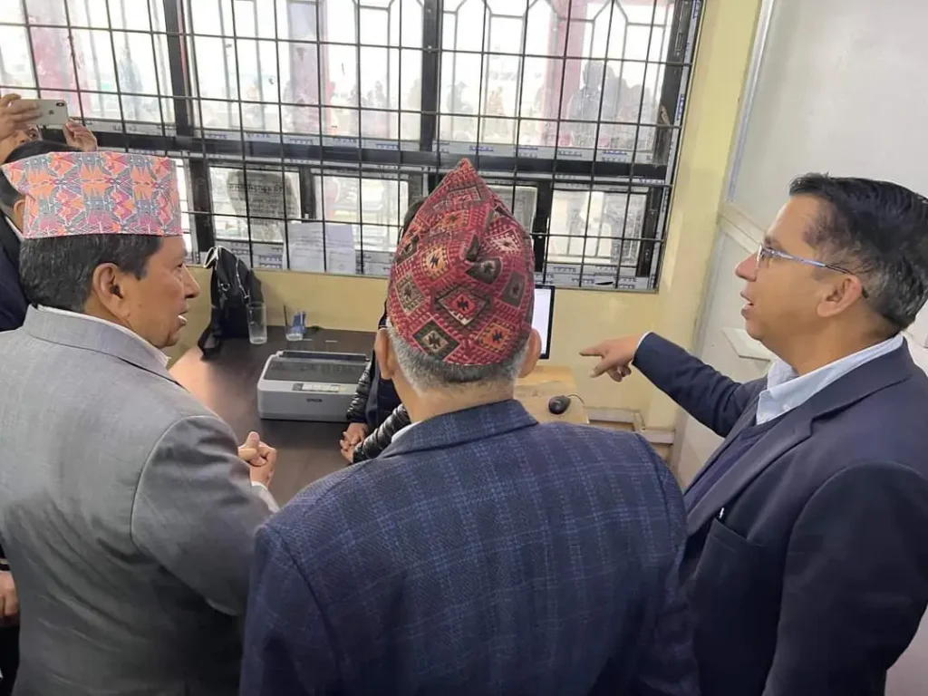 उत्रिए मन्त्री श्रेष्ठ एक्सनमा यातायात कार्यालय एकान्तकुनामा छड्के