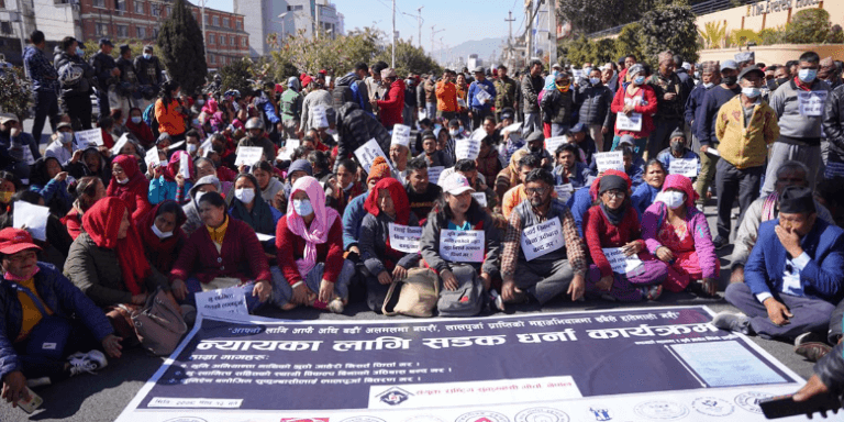 बानेश्वरमा सुकुम्बासीहरुको सडक धर्ना
