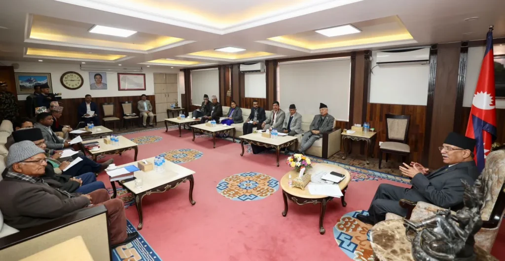 प्रधानमन्त्री र दलका प्रमुख सचेतकहरूबीच बालुवाटारमा छलफल सुरु