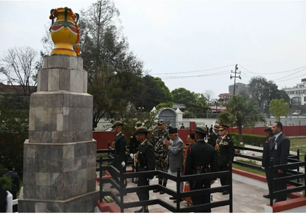 पद तथा गोपनीयताको शपथलगत्तै राष्ट्रपति पौडेलद्वारा शहीद स्तम्भमा पुष्पगुच्छा अर्पण