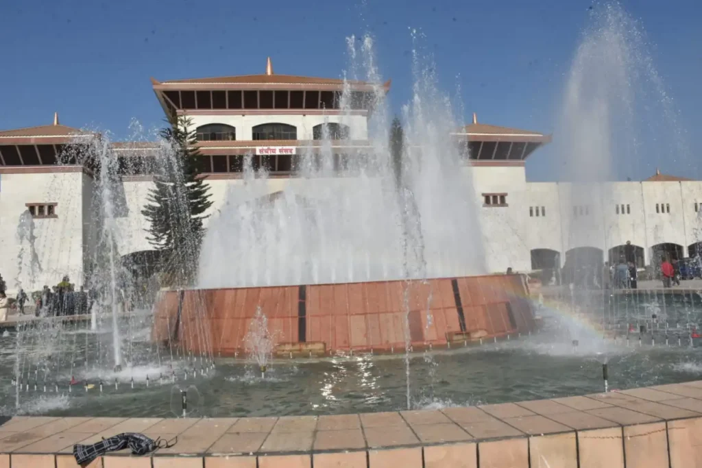 एमाले सांसद विरोधमा उत्रिएपछि प्रतिनिधिसभा बैठक स्थगित्