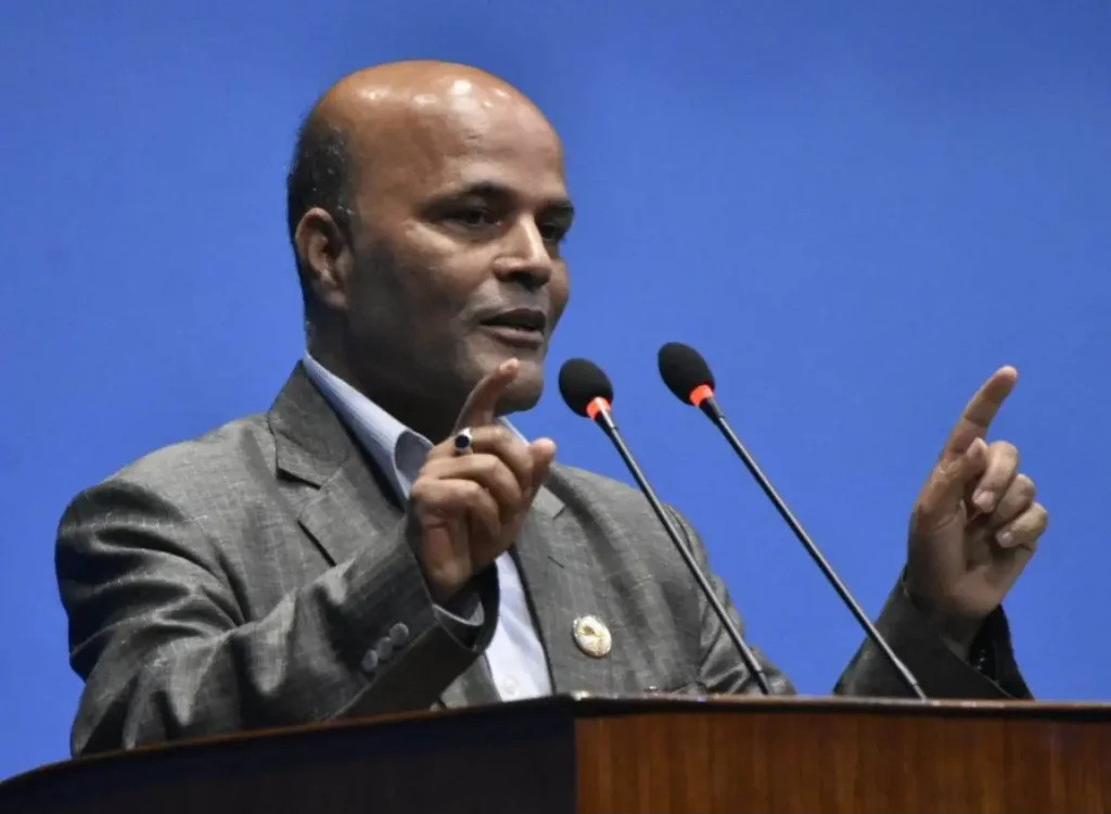 ‘रवि लामिछानेको मुद्दा एकै दिनमा फैसला हुने, अरुको वर्षौं लाग्ने ?’