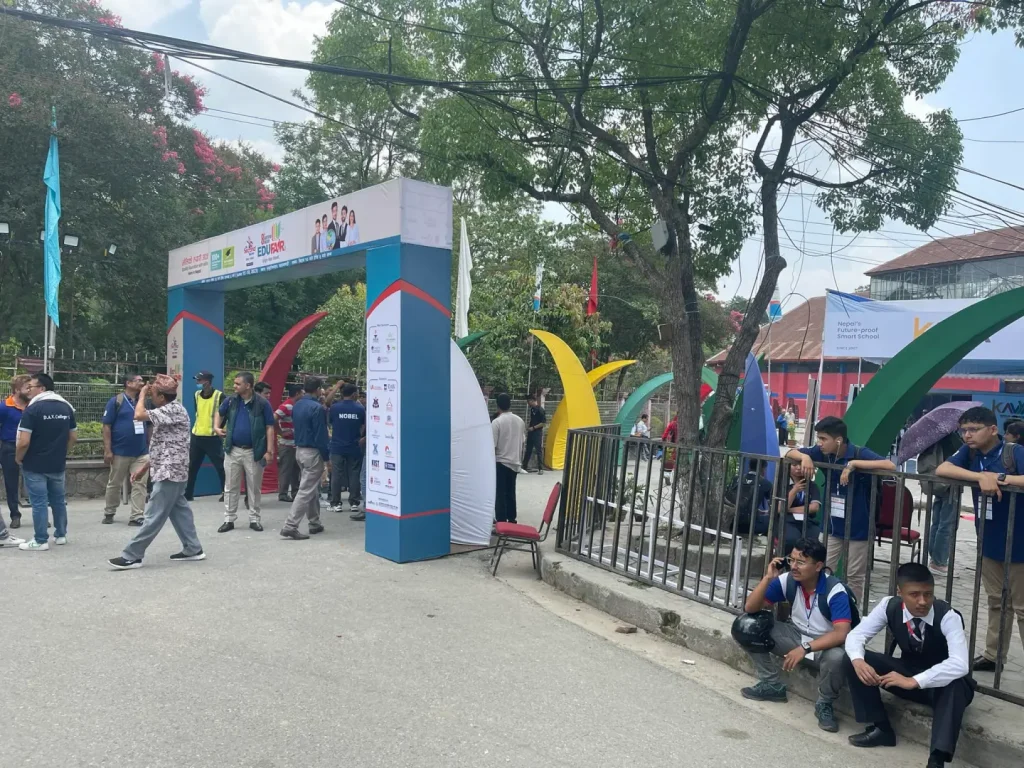अझै सुरु भएन बालेनले बन्द गराएको शैक्षिक मेला