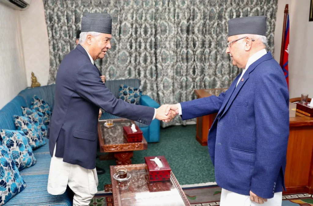 शीर्ष नेताको बैठकबाट बाहिरिए ओली र देउवा