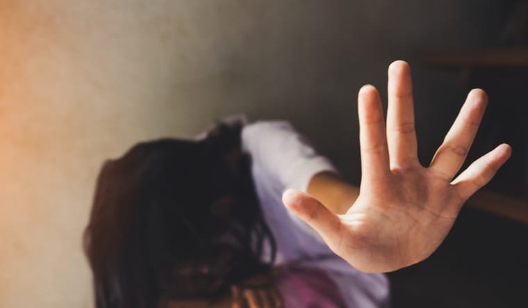 दाङमा बसभित्र वृद्धामाथि सामूहिक बलात्कार