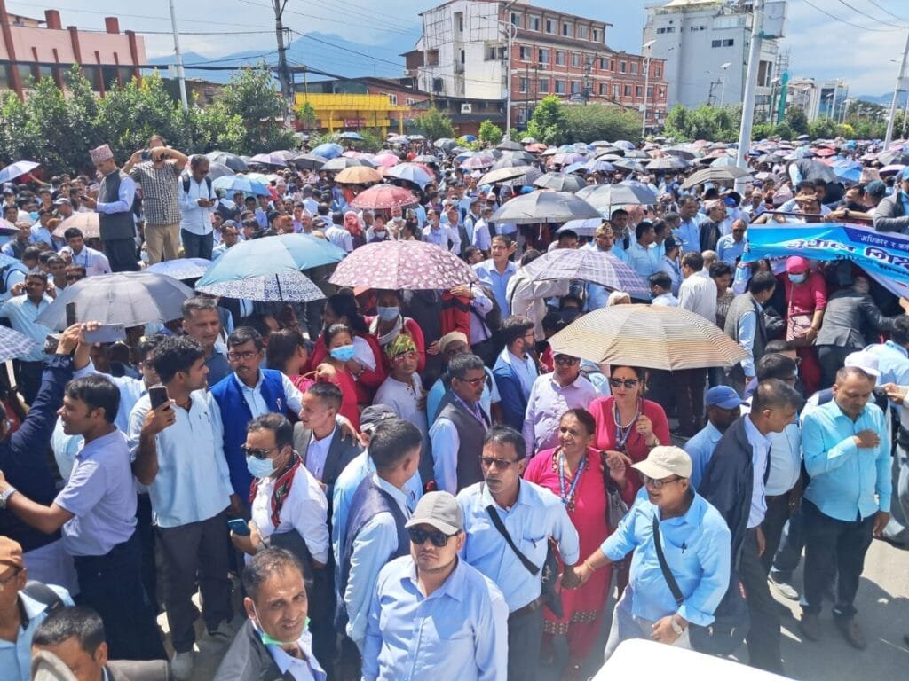 राहत शिक्षकहरुले आज पनि गरे प्रदर्शन, कडा आन्दोलन छेड्ने चेतावनी