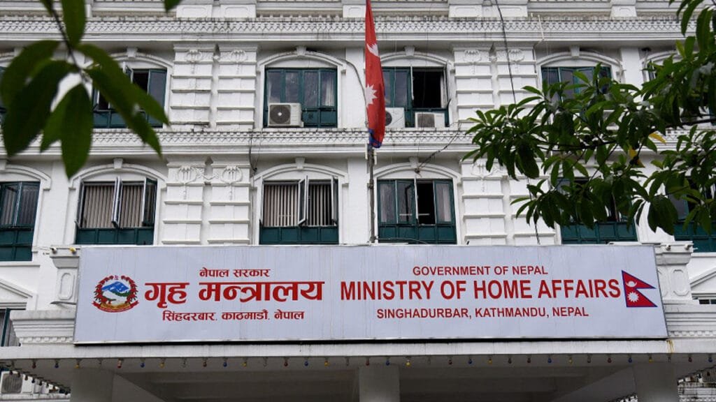 जिल्ला प्रशासनहरुमा गृहको परिपत्रः स्वास्थ्यकर्मीमाथि आक्रमण गर्नेलाई कारबाही गर्नु’