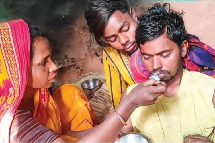 अस्पतालले मृत घोषणा गरी घाट लैजान लागेका एक व्यक्ति जीवितै