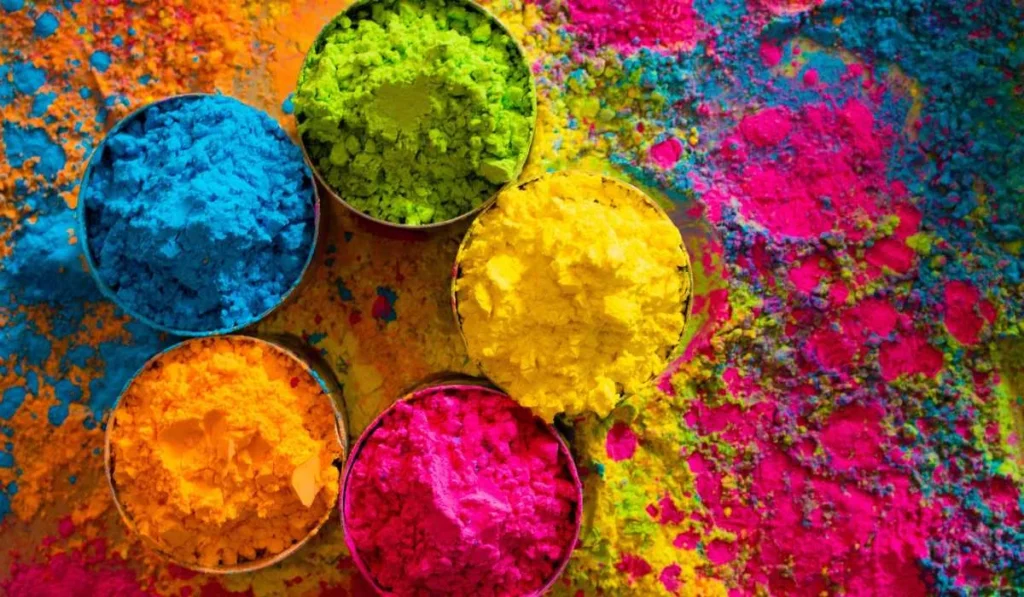 होलीअघि घरबाट फालिदिनुहोस् यी चिज, हुनुहुनेछ देवी लक्ष्मी प्रसन्न