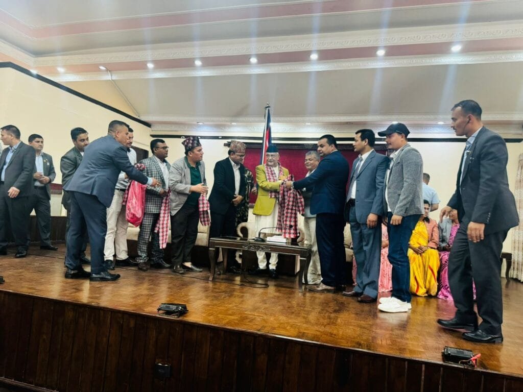 नेपाल अटोमोटिभ व्यवसायि एसोसिएसनले प्रधानमन्त्री  संग भेटघाट गरि शुभकामना सहित, समस्याको जानकारी