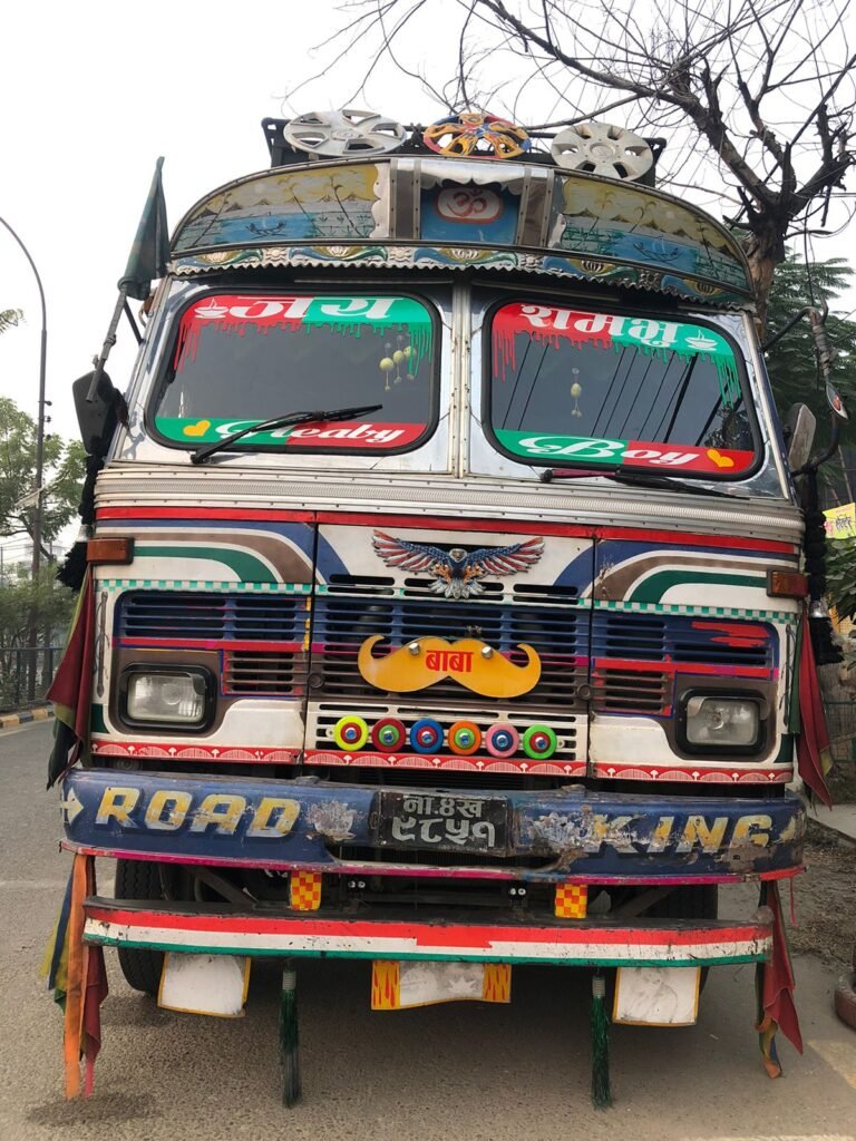 तस्करीको आशंकामा दुई करोडको सामान बोकेका ट्रक पर्सा प्रहरीको नियन्त्रणमा