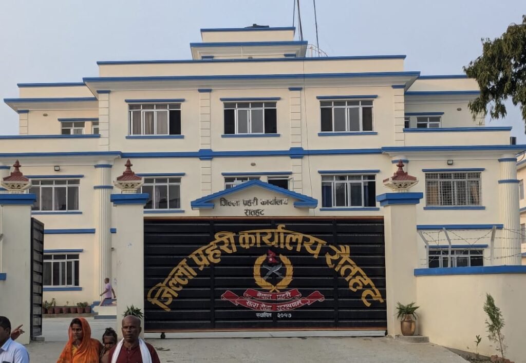 एकैदिन ३३ फरार प्रतिवादी पक्राउ