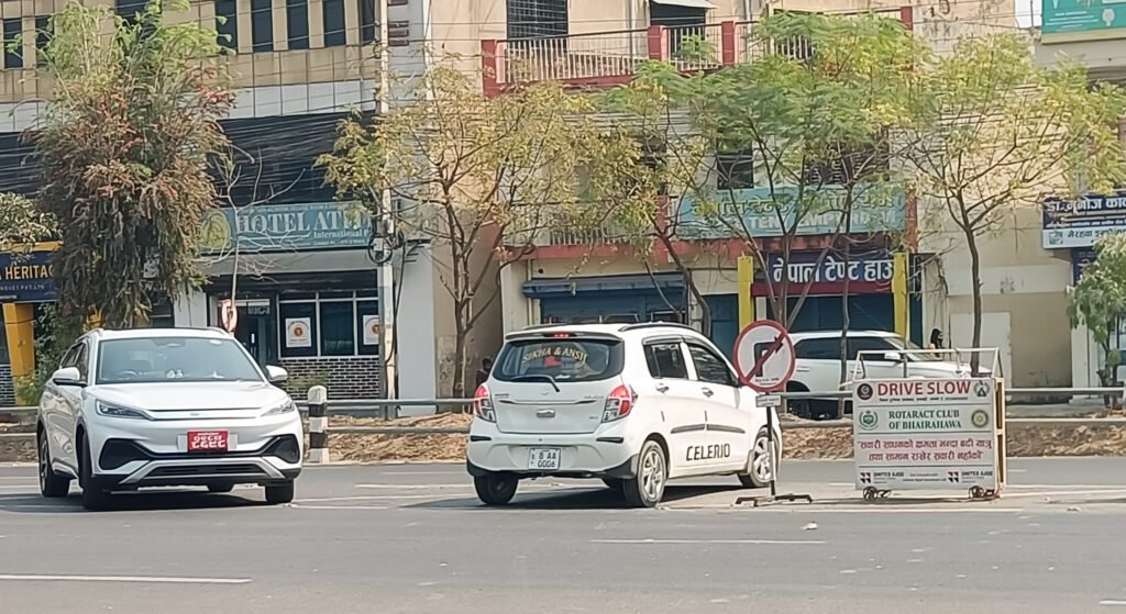 भैरहवामा फुटपाथमा पार्किङ, टर्न निषेधमा गाडी निरन्तर प्रवेश