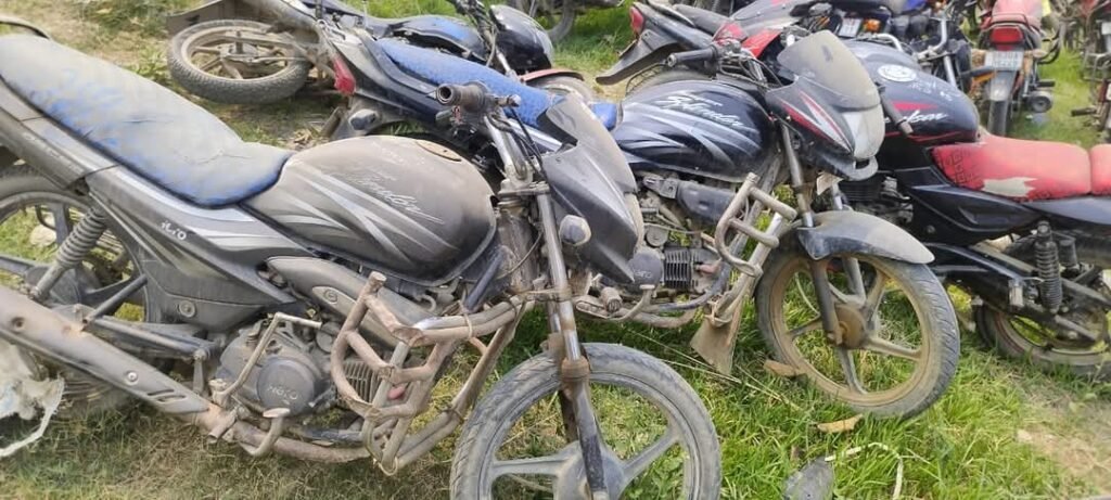 रौतहट प्रहरीद्वारा चोरीको ५ थान मोटरसाईकल बरामद