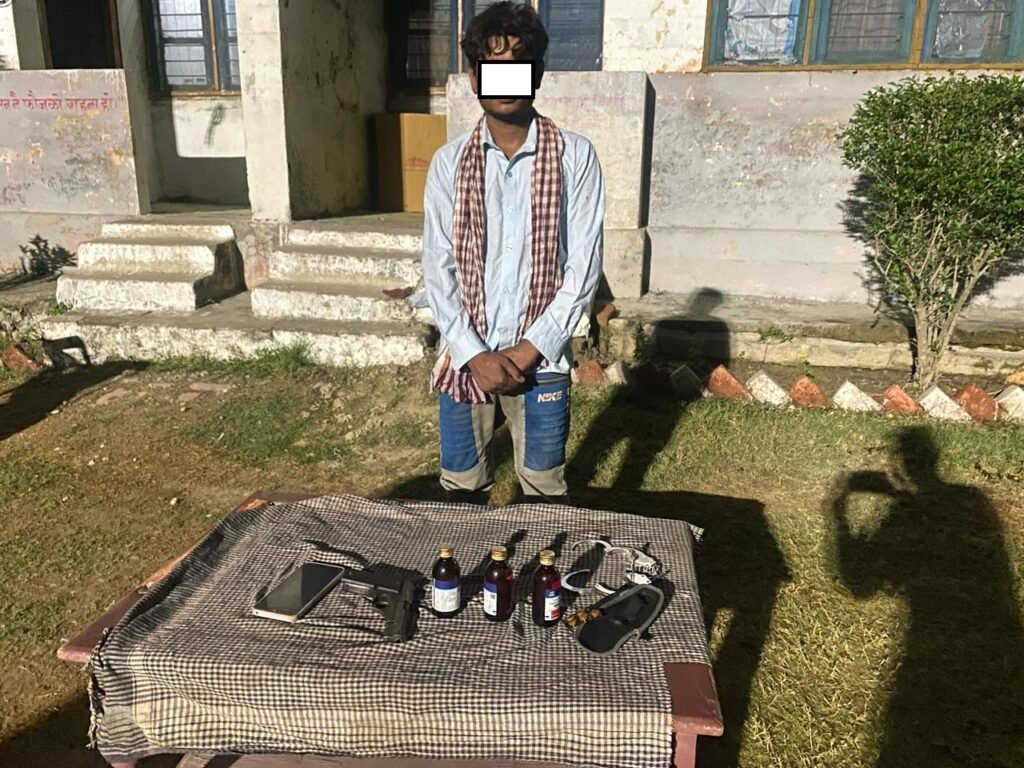 अटोमेटिक पेस्तोल र लागुऔषध सहित भारतीय नागरिक पक्राउ