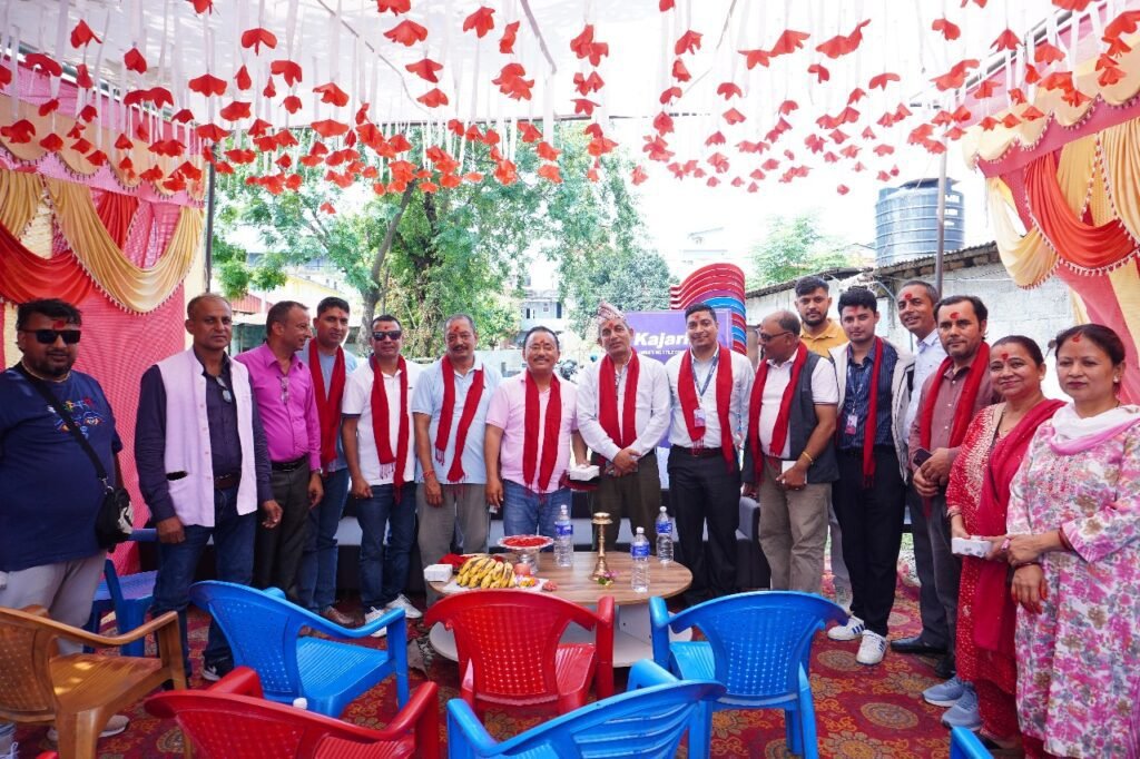 गैंडाकोटमा खुल्यो कजारियाको नयाँ सोरुम