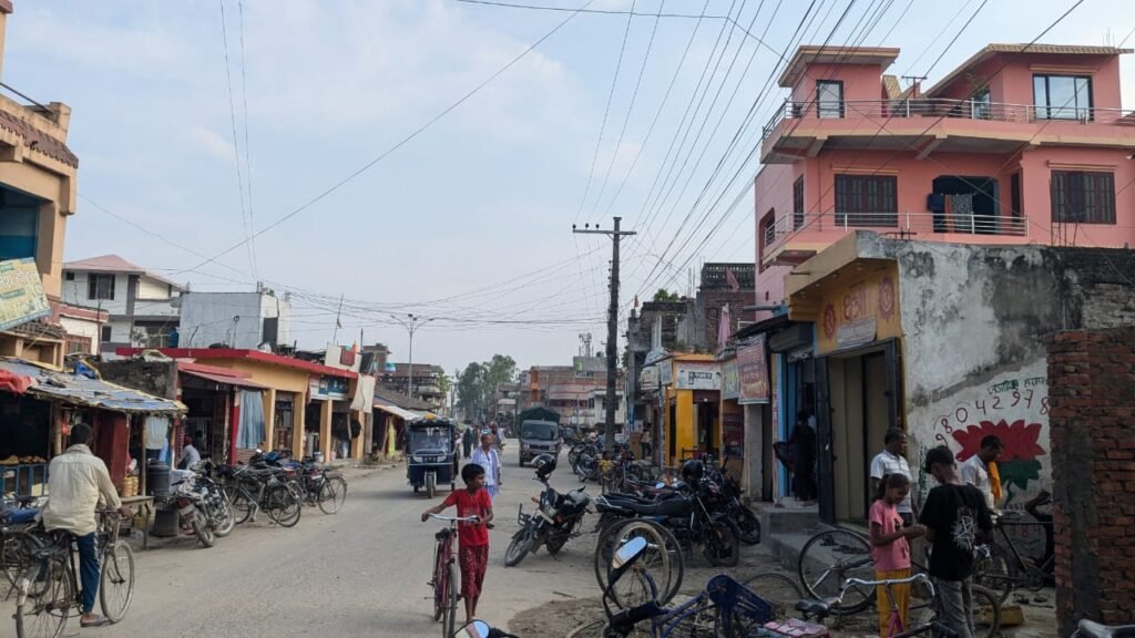 कटहरिया बजारमा सार्बजनिक शौचालय नहुदाँ सयौंलाई समस्या : ऐलानी जग्गामा ब्यक्तिको भोग चलन