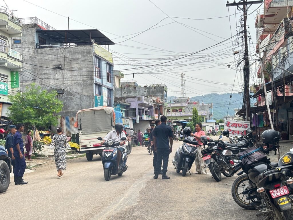 बारामा ट्राफिकको ‘हेलमेट अभियान’ प्रभावकारीः ९५ प्रतिशत चालक हेलमेट प्रयोग गर्न थाले