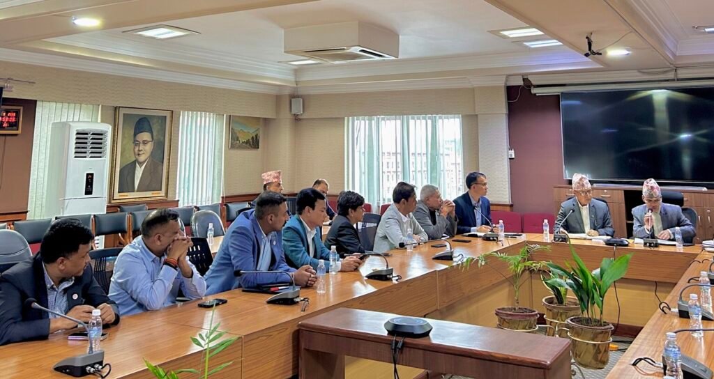 नेपालको बर्तमान जटील अवस्थाका सम्बन्धमा अर्थमन्त्रीसंग छलफल