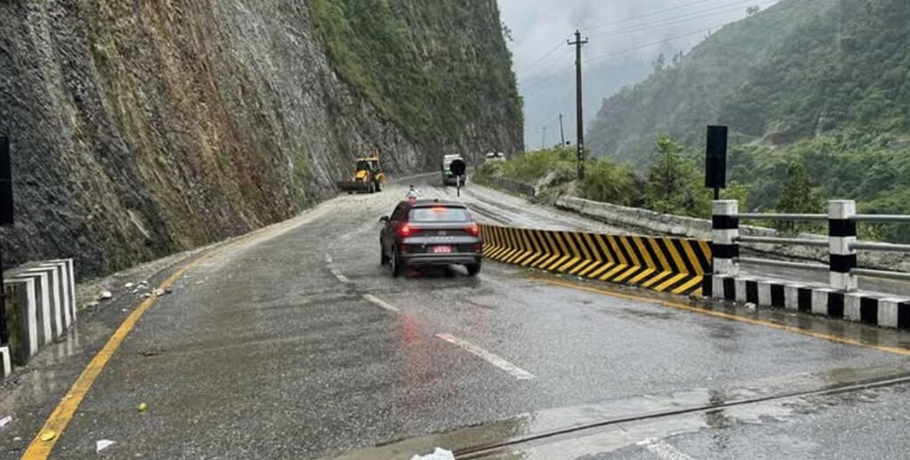अवरुद्ध पृथ्वीराजमार्ग दुईतर्फी खुल्यो