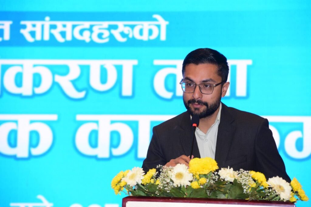 शिक्षामन्त्री पोखरेलको  योजनाः विद्यालय पाठ्यक्रममा खेलकुद अनिवार्य  गर्ने  प्रयास