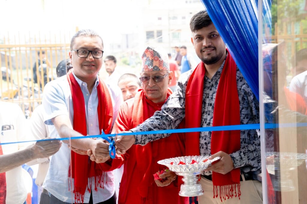 कजारियाद्धारा चितवनमा नयाँ शोरुम उद्घाटन