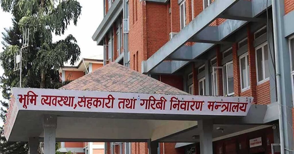 समस्याग्रस्त सहकारीका ठूला ऋणीहरूको नाम सार्वजनिक, कुन-कुन परे ?