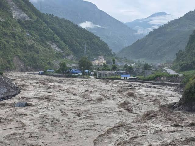 रसुवा बाढीमा अहिलेसम्म ७२ जनाको शव फेला