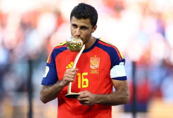 फिफा बिजेता स्पेनिस कप्तान रोड्री ६.८४ करोड डलरमा बार्सिलोनामा