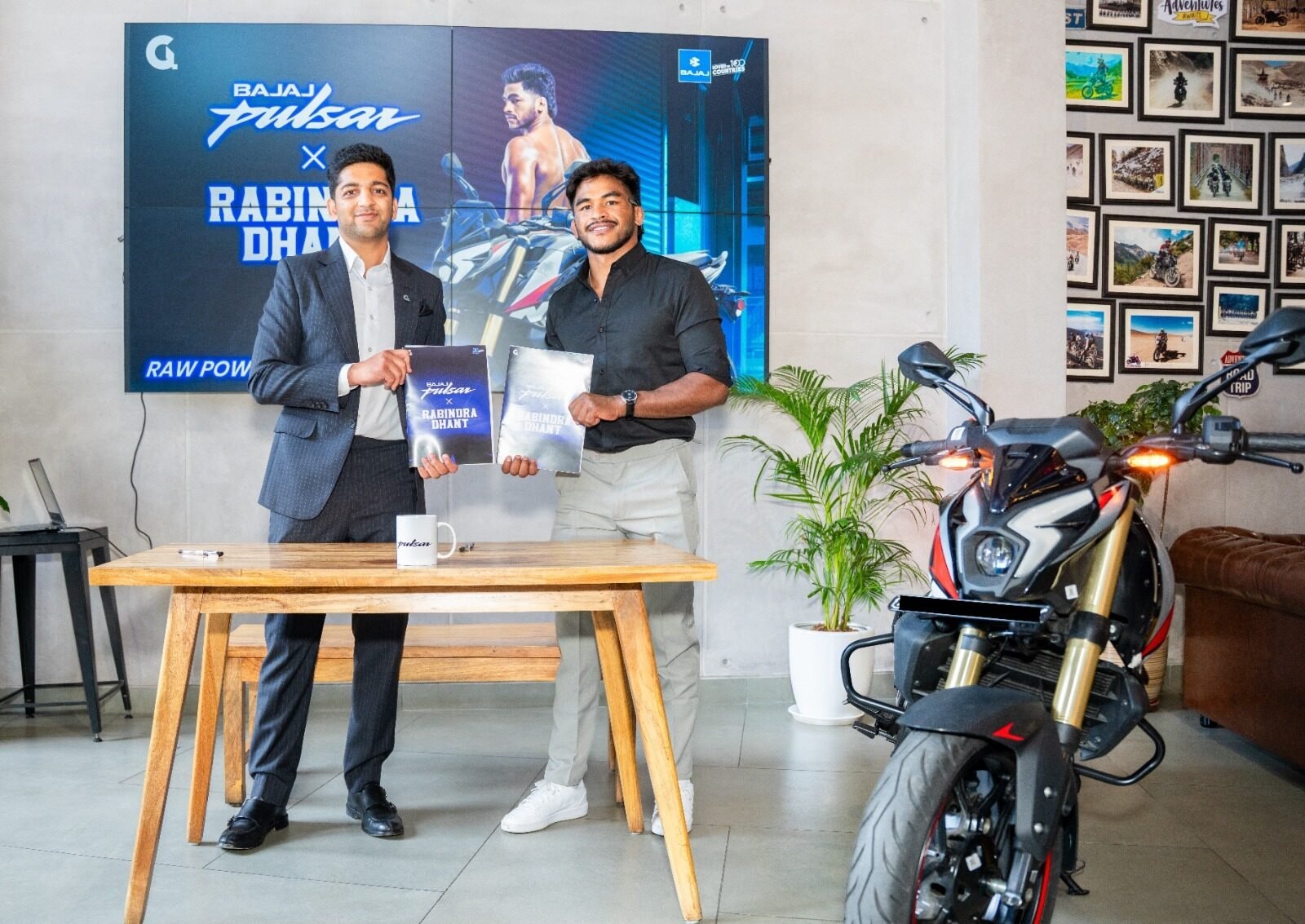 बजाज पल्सर एनएस सिरिजको ब्रान्ड एम्बेसडरमा रविन्द्र ढाँट