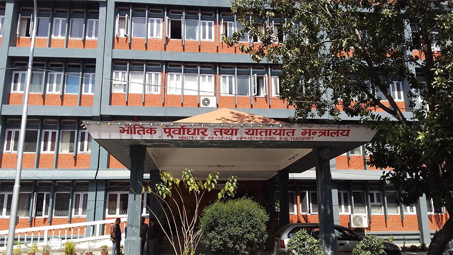 बिटुमिन र असफाल्टबाट सडक निर्माणमा रोक लगाउने सरकारको निर्णय